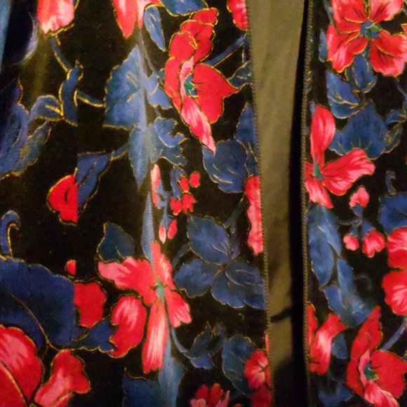 TanJay Velveteen Floral Blazer - Picture 4 of 7